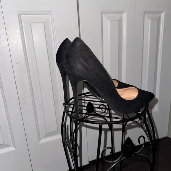Fashion Nova Classic Black Heels - Picture 3 of 5